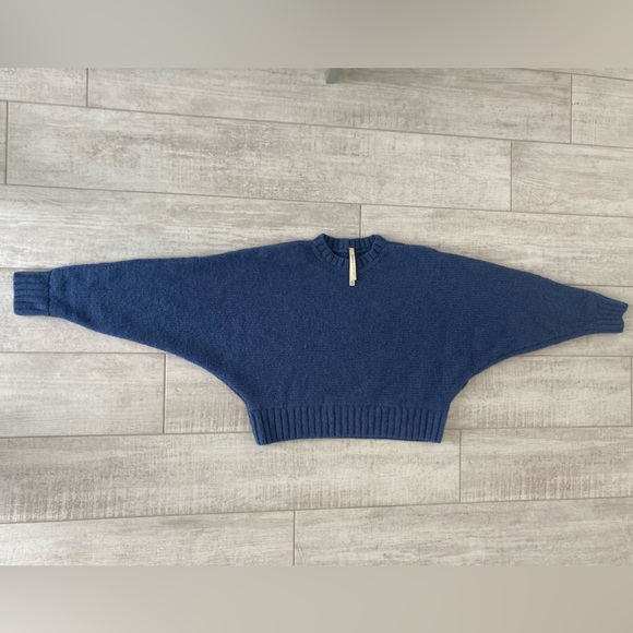 Aritzia Babaton Alpaca Sweater - Picture 2 of 9